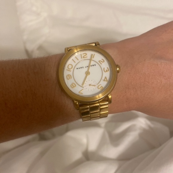 Marc Jacobs Gold watch - Picture 2 of 7
